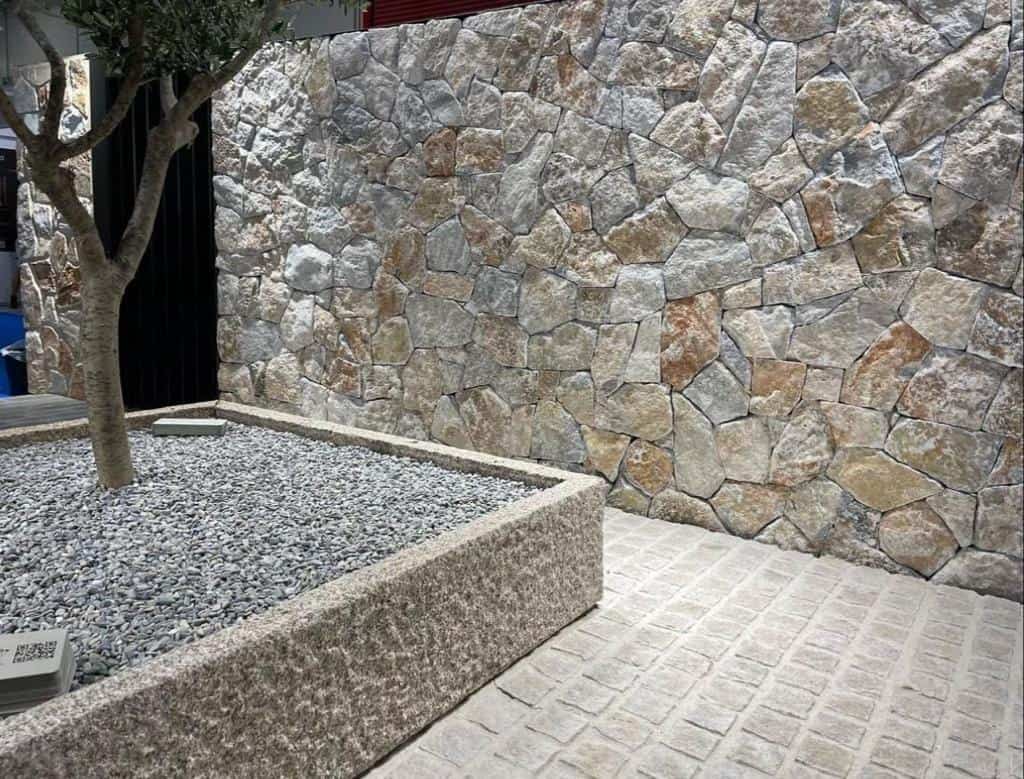 ליה - אֶבֶן תֵּבֵל