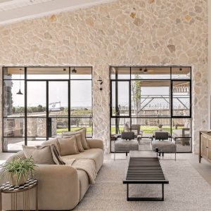 הבית בתקומה - חיפוי טבעי מדגם רוק פייס קלאסיק