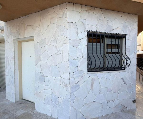 טאסוס שטוח לבן